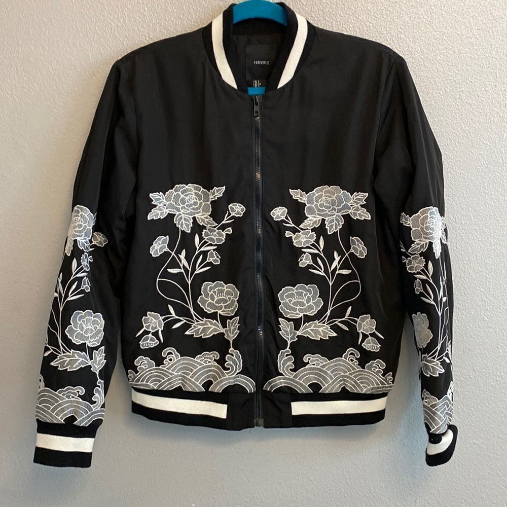 Black with embroidered flower detail - Varsity jacket - Size small